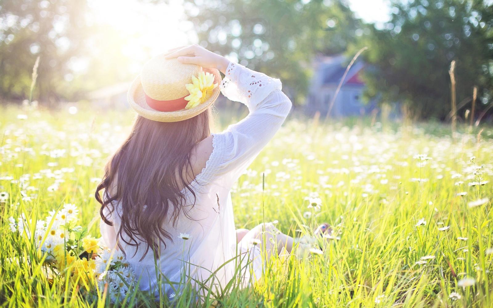 3840x2400 Woman sitting in the Grass enjoying Beautiful Sunshine widescreen