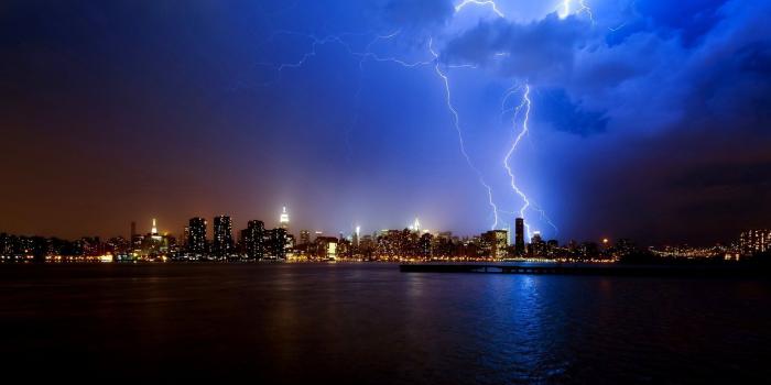1920x1080 Lightning and a city HD Wallpaper