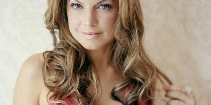 1280x1024 Ma Fedia on FERGIE | Fergie the dutchess, Hair styles, Long