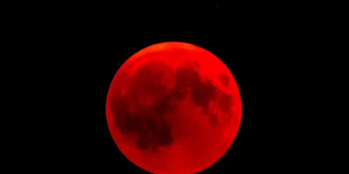 1350x2400 Download wallpaper 1350x2400 moon, full moon, eclipse, red moon