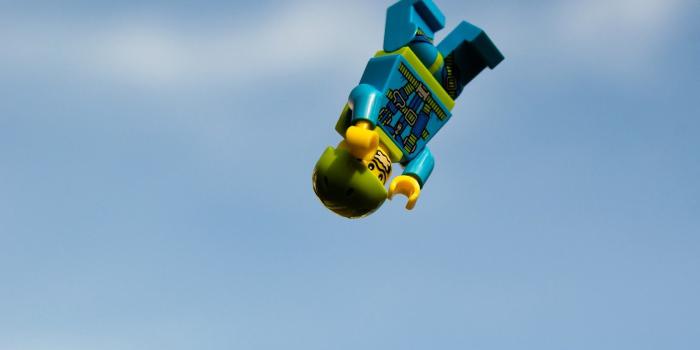 1600x1060 Lego Minifigures in the Wild: Lego Minifigures Series 10 Skydiver