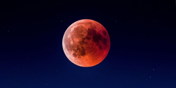 2560x1440 Download 2560x1440 wallpaper blood moon, night, sky, eclipse, dual
