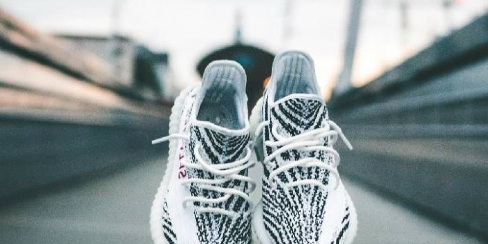 720x1280 Yeezy boost 350 v2 | najsik in 2019 | Sneakers wallpaper, Yeezy