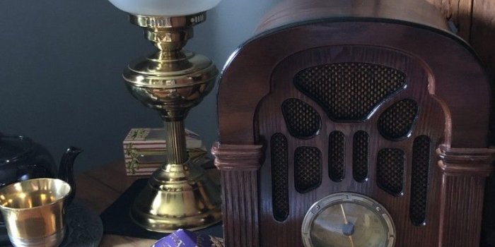 768x1024 DIY Gryffindor Common Room: Creating a 'Harry Potter' Themed Room in