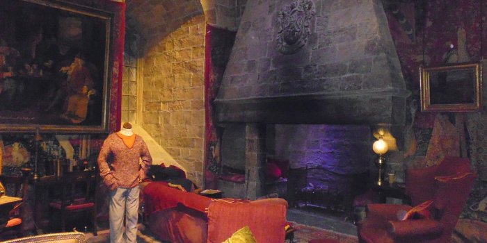 1600x1200 Tiny Treasures: Harry Potter Studio Tour ~ Gryffindor Common Room