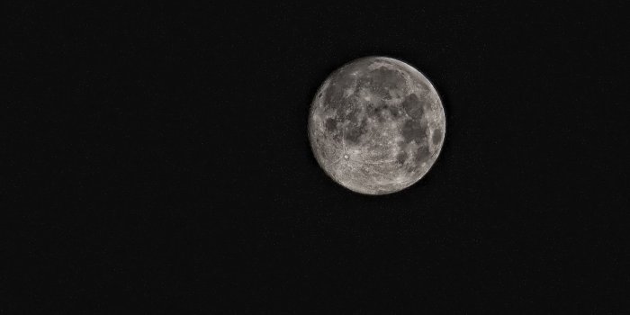1920x1280 Moon on Focus Photo · Free Stock Photo