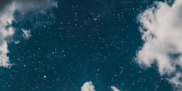 900x1600 In the blue sky | Screen wallpaper | Iphone wallpaper, Lock screen