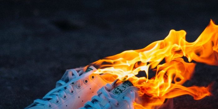 938x1668 Download wallpaper 938x1668 sneakers, fire, flame iphone 8/7/6s/6