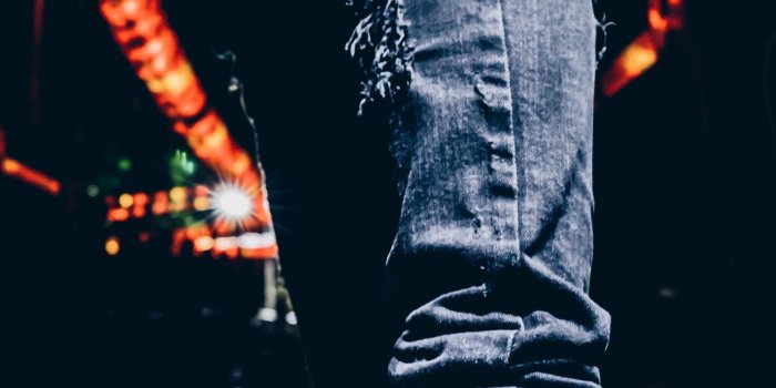 1350x2400 Wallpaper Foot, Sneaker, Ladder, Jeans - Sneaker Wallpaper Iphone