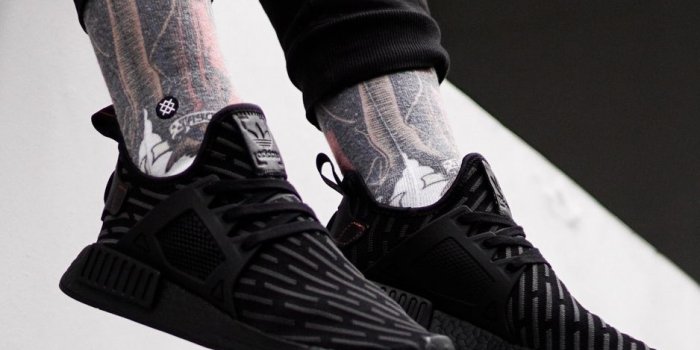 938x1668 Download wallpaper 938x1668 sneakers, legs, shoes iphone 8/7/6s/6