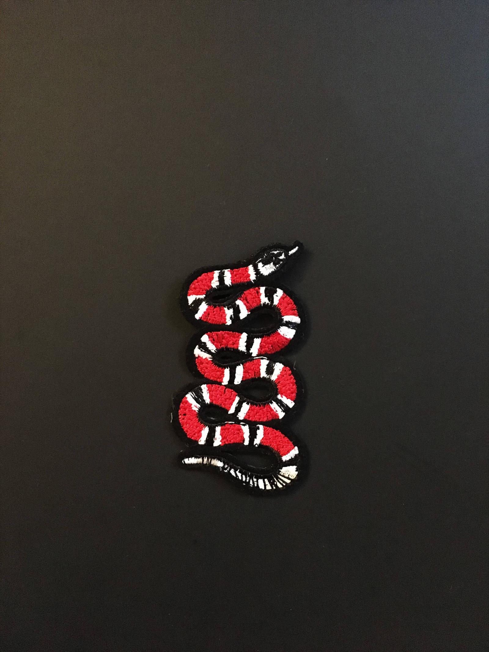 2250x3000 Gucci Snake Wallpapers