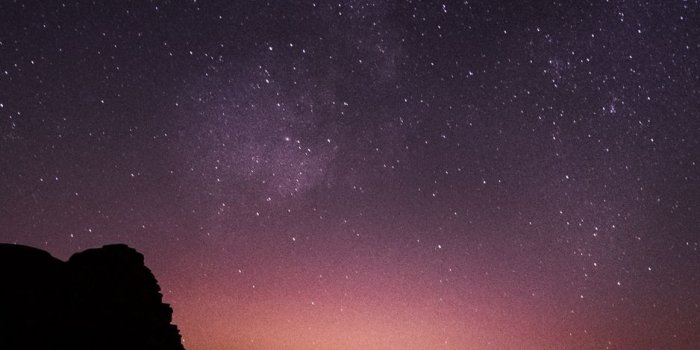 938x1668 Download wallpaper 938x1668 starry sky, desert, night, wadi rum
