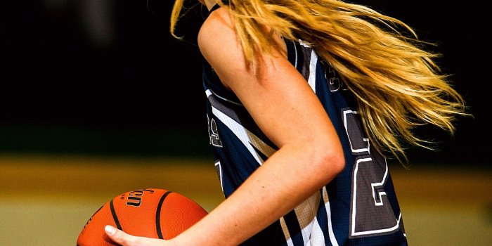 2336x3504 women's blue and white basketball jersey and shorts free image | Peakpx
