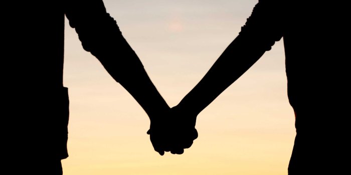 3000x1800 Holding Hands Wallpapers