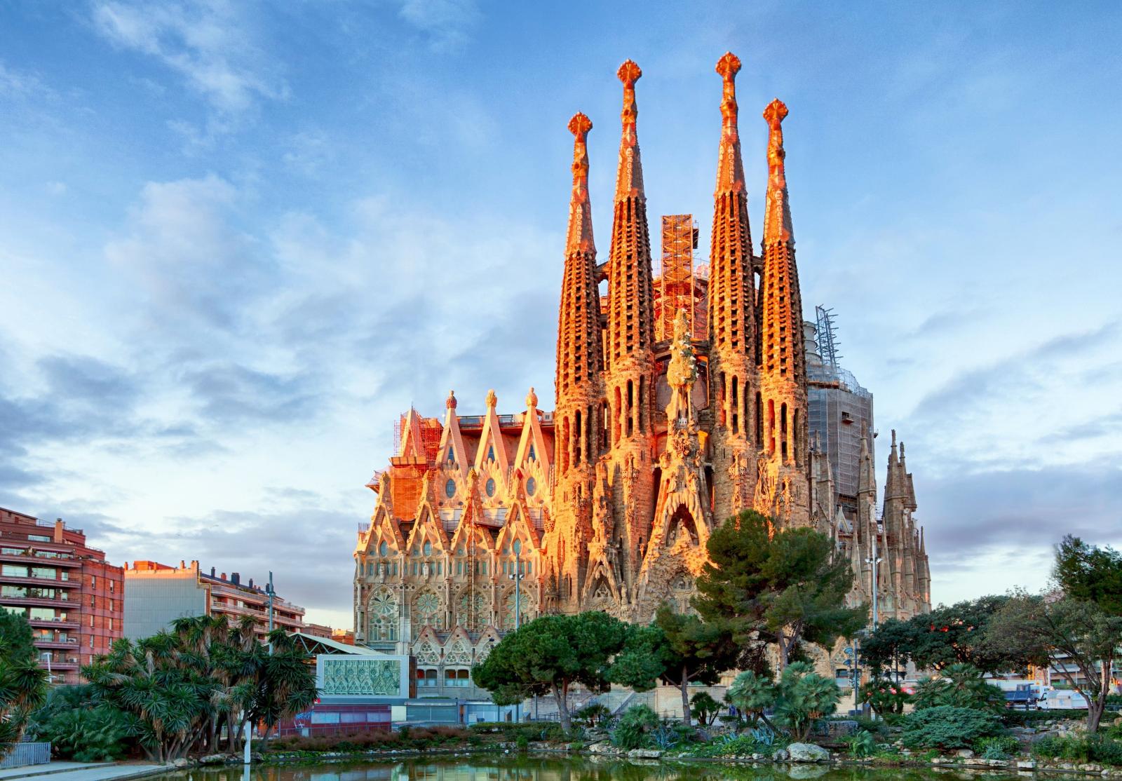 4393x3060 Sagrada Familia Famous Church in Barcelona Spain Country Wallpapers