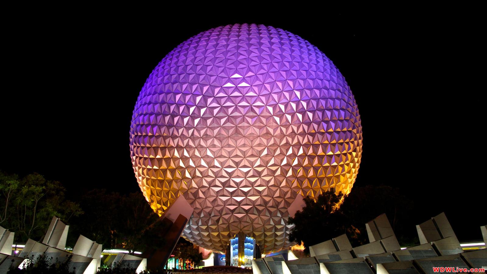 2560x1440 Spaceship Earth: Nighttime view of the signature attraction at Epcot!