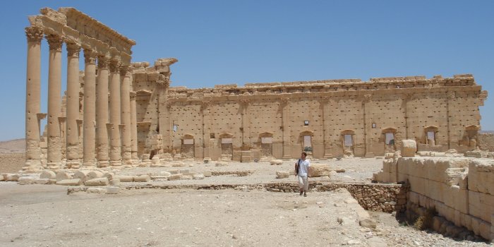 2816x2112 beige castle with pillar stand ruins free image | Peakpx