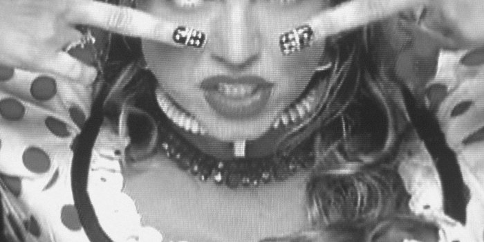 1024x768 Black&White Screenshot: Fergie - Fergalicious 01 | 