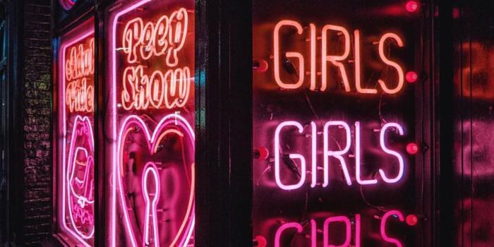 1125x1404 n e o n • g i r l s • h e a r t | Neon LIghts | Neon wallpaper, Neon