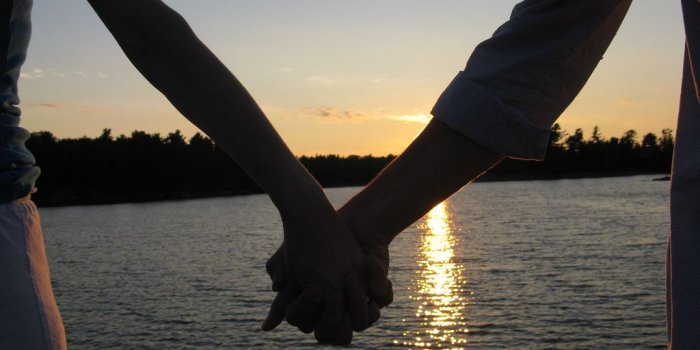 1024x768 Boy And Girl Holding Hands Wallpapers Group - Boy And Girl Holding