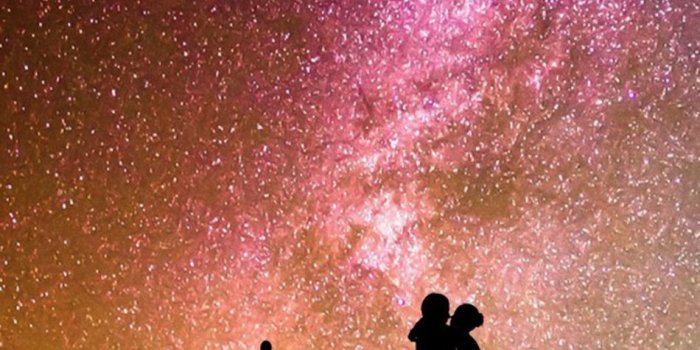 950x1689 Download Couple Romantic Kiss Motorcycle Free Pure 4K Ultra HD