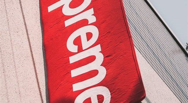 640x1385 Supreme Harajuku Tokyo Japan iPhone X Wallpapers Free Download