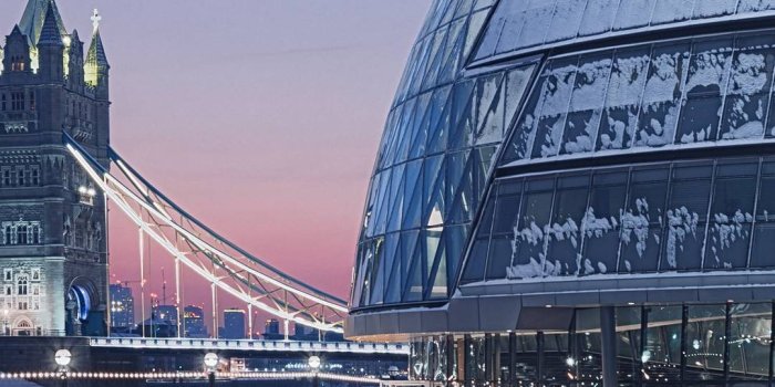 1080x2316 Early Winter Morning In London Wallpaper - [1080x2316]