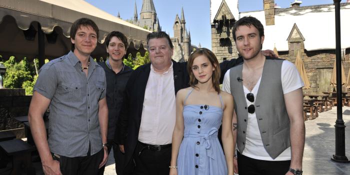 3600x2400 Harry Potter Cast Visits the Wizarding World Desktop Wallpaper