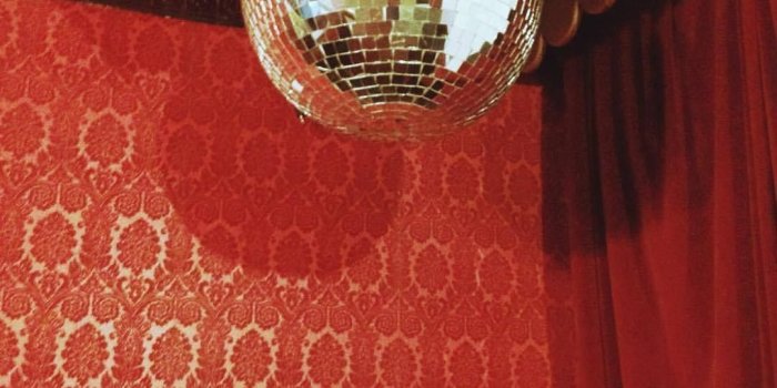 1080x1350 70s aesthetic | 70s aesthetic | Red aesthetic, Cafe house, Vintage cafe